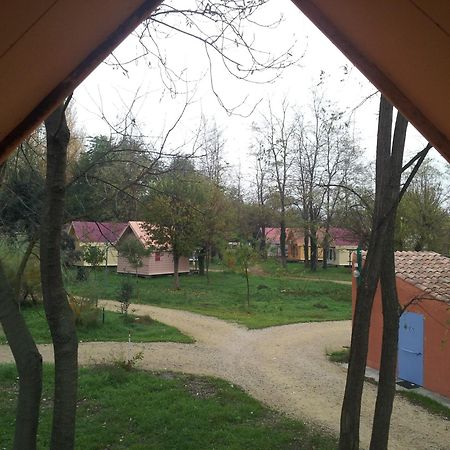 Camping Paradis Bellerive Montfrin Экстерьер фото
