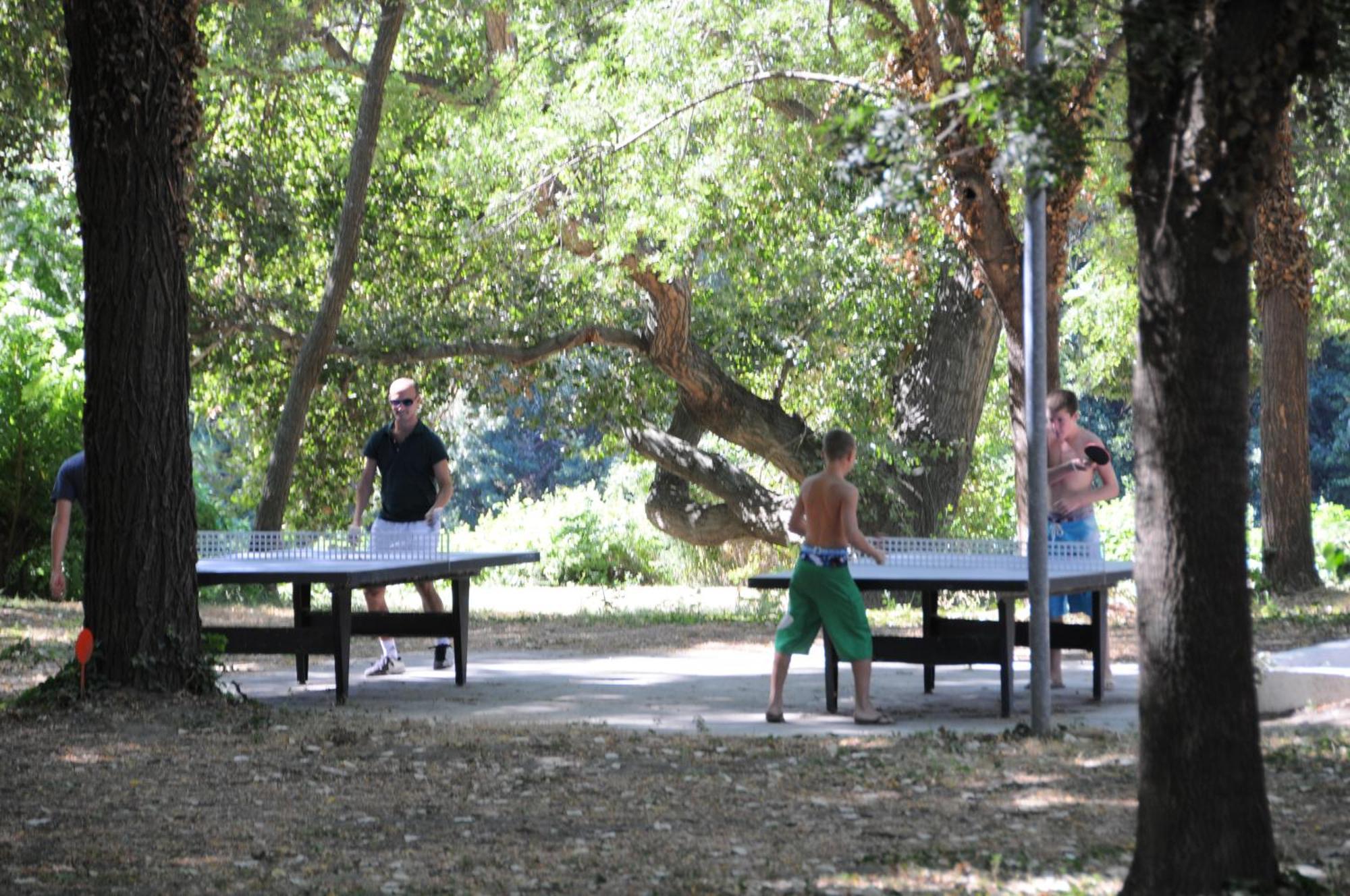Camping Paradis Bellerive Montfrin Экстерьер фото