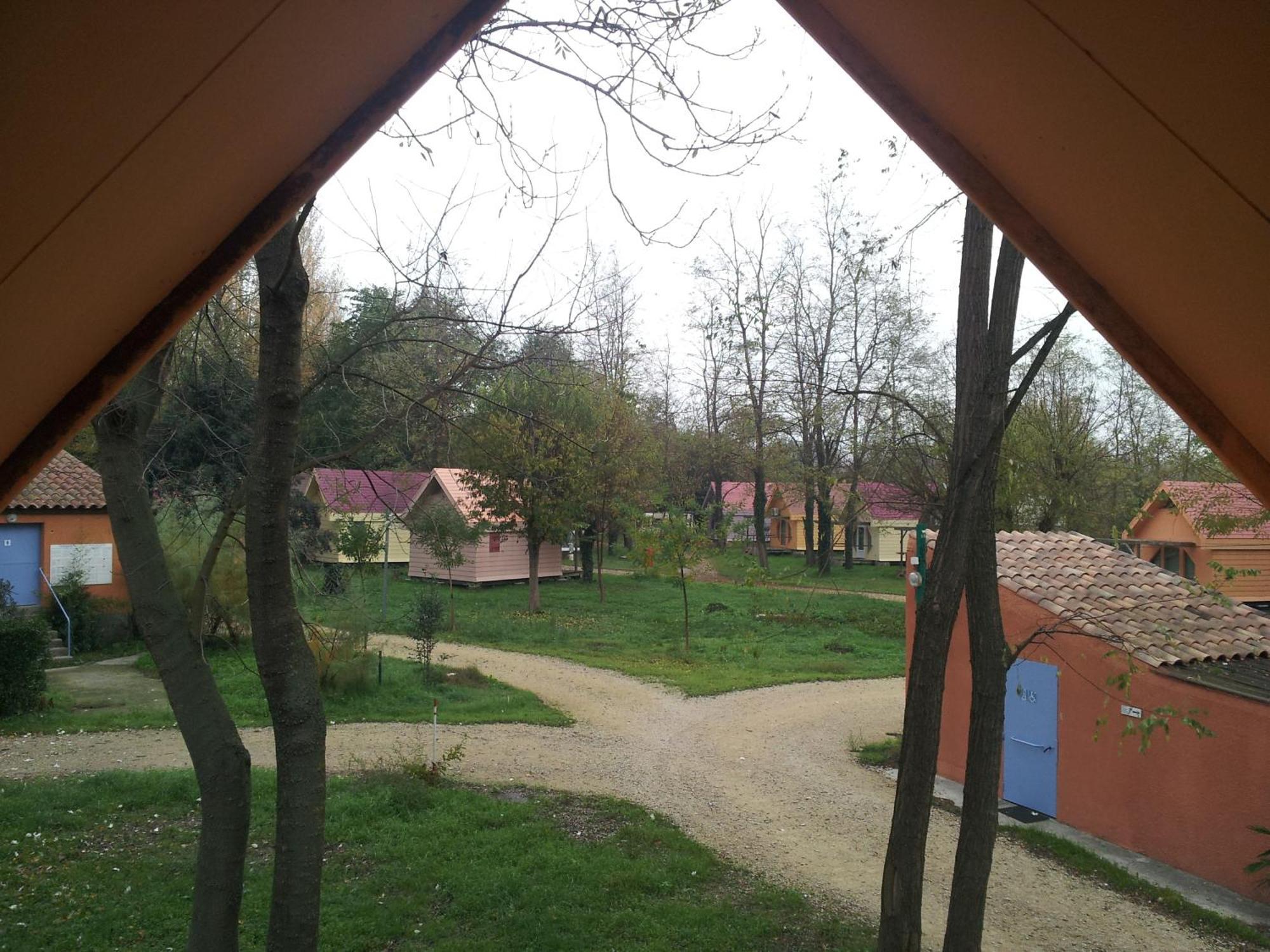 Camping Paradis Bellerive Montfrin Экстерьер фото