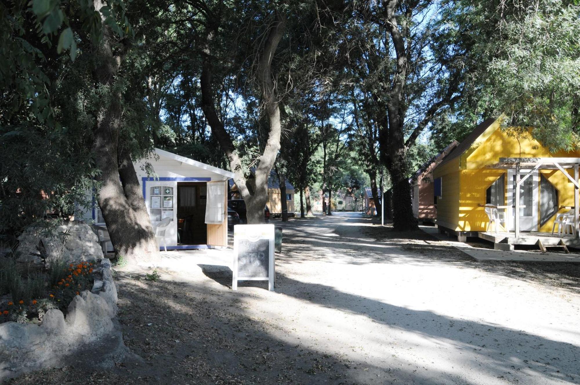 Camping Paradis Bellerive Montfrin Экстерьер фото