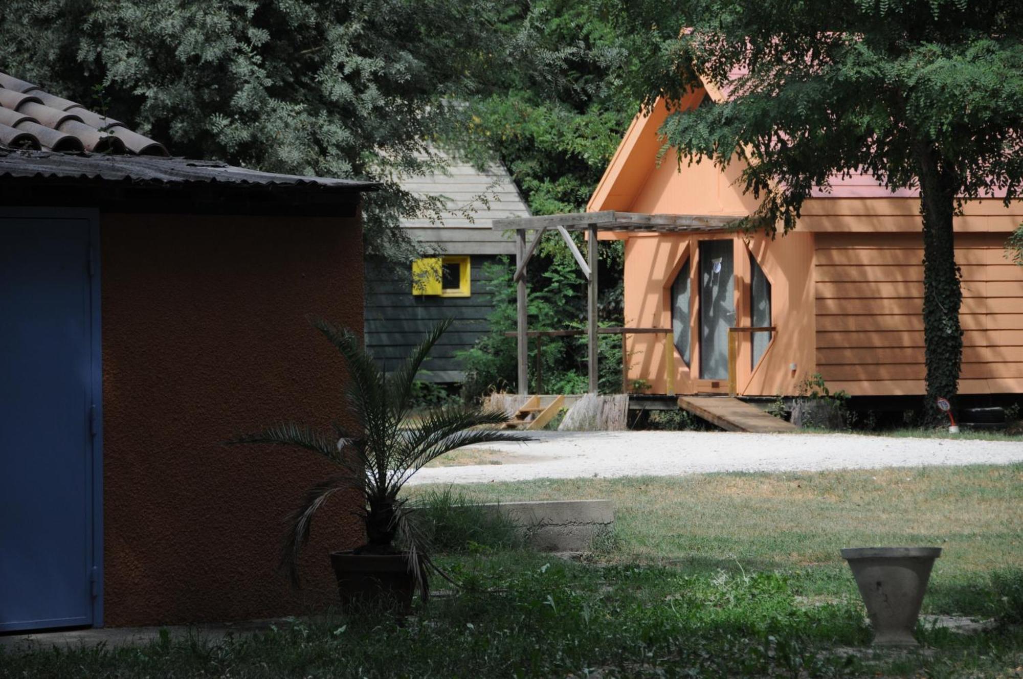 Camping Paradis Bellerive Montfrin Экстерьер фото