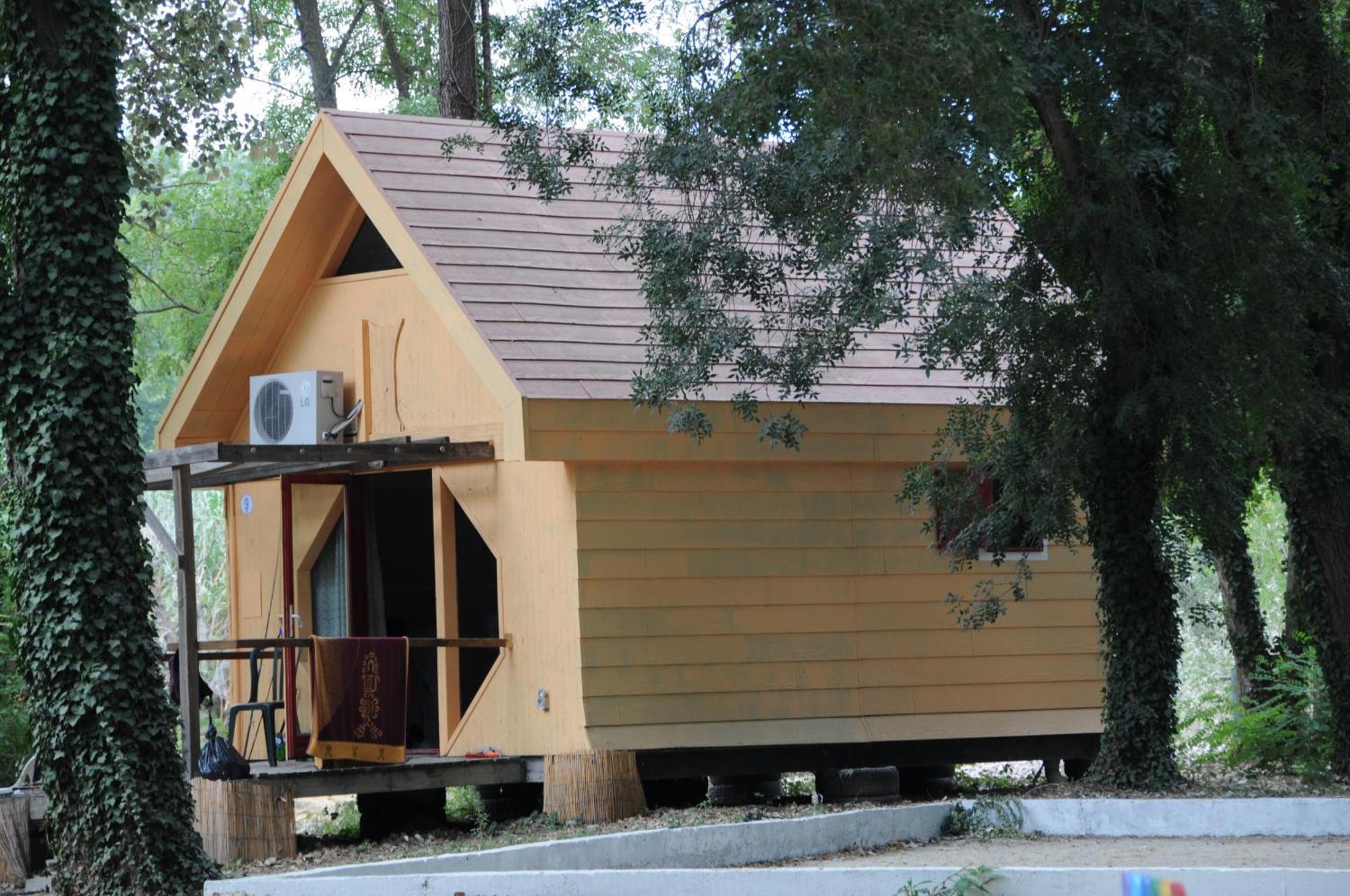 Camping Paradis Bellerive Montfrin Экстерьер фото