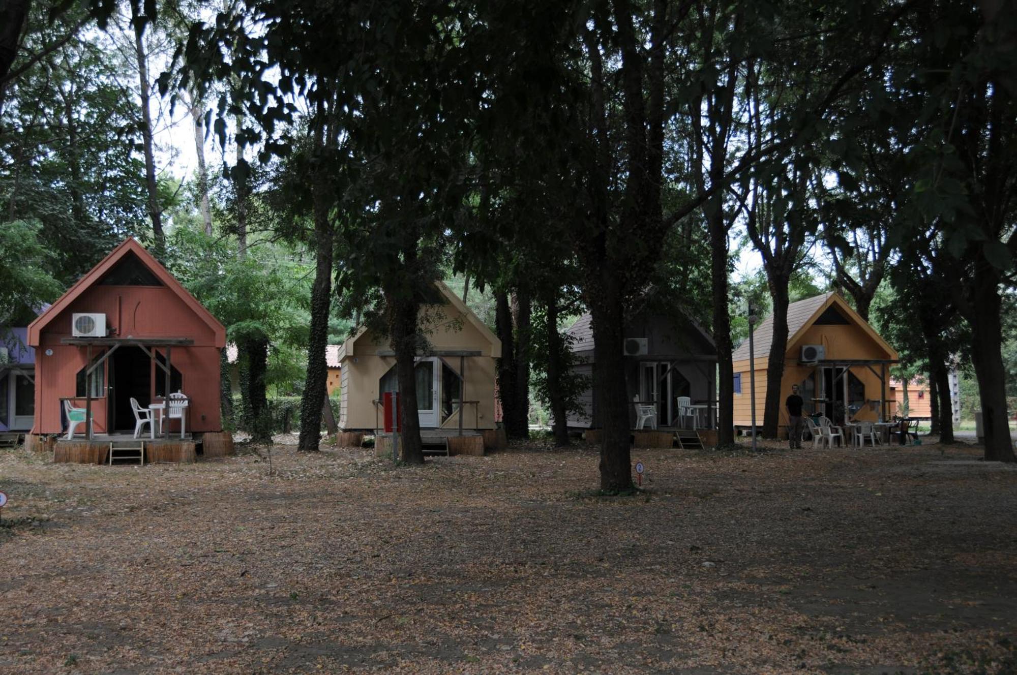 Camping Paradis Bellerive Montfrin Экстерьер фото
