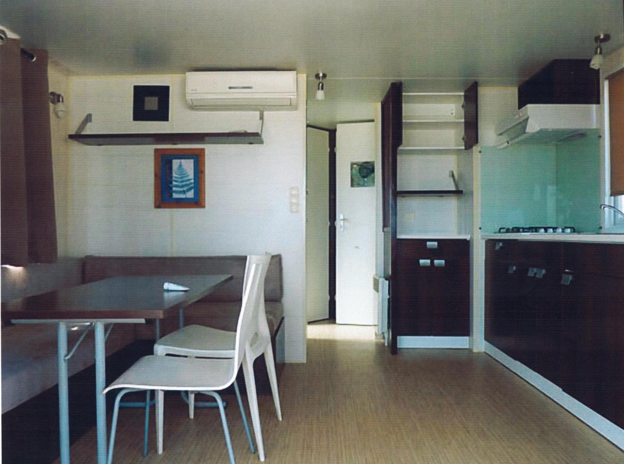 Camping Paradis Bellerive Montfrin Номер фото