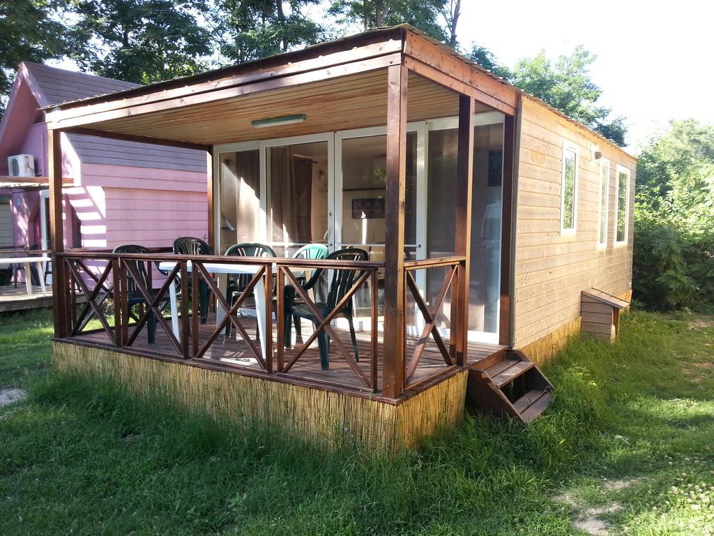 Camping Paradis Bellerive Montfrin Номер фото